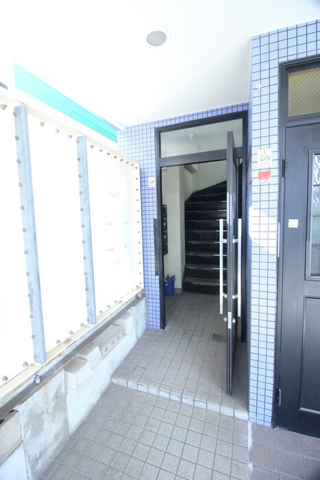 物件外観写真4　(エントランス部分)