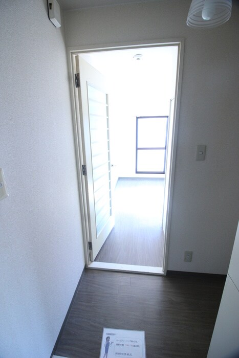 物件内観写真13　(玄関)