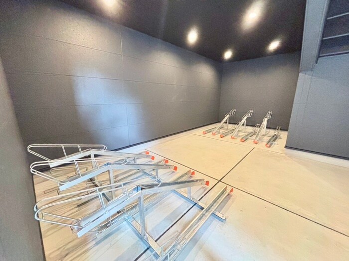 物件外観写真4　(駐輪場)