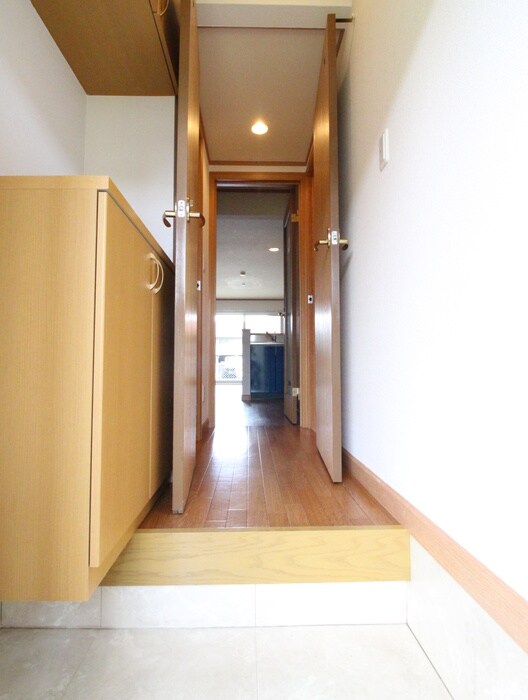 物件内観写真13　(玄関)