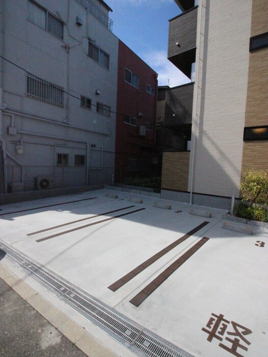 物件外観写真5　(駐車場)