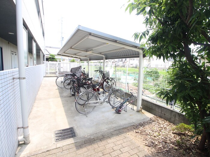 物件外観写真5　(駐輪場)