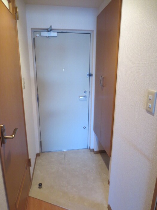 物件内観写真16　(玄関)
