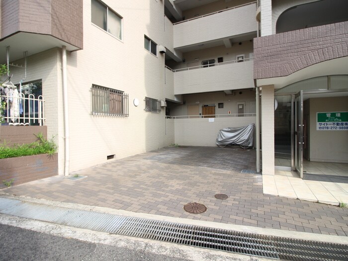 物件外観写真5　(駐車場)