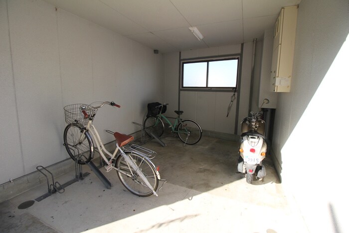 物件外観写真3　(駐輪場)