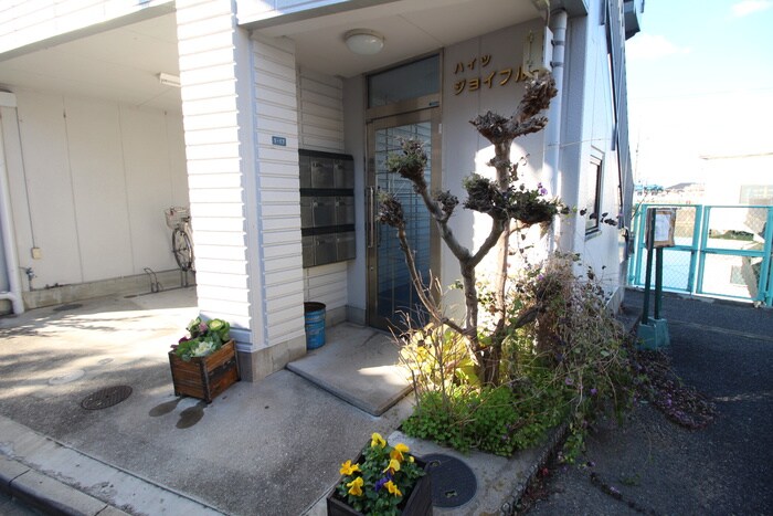 物件外観写真4　(エントランス部分)