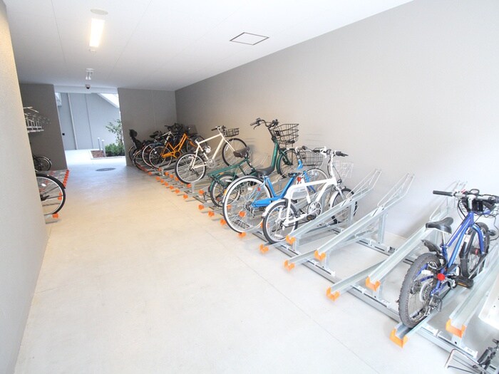 物件外観写真5　(駐輪場)