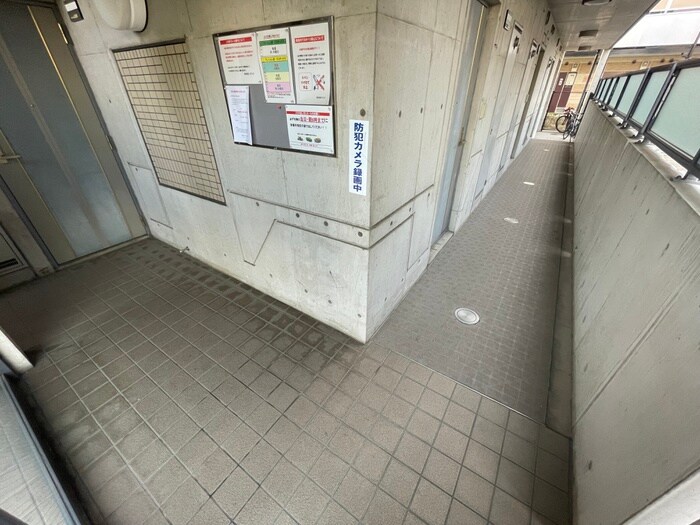 物件外観写真3　(エントランス部分)