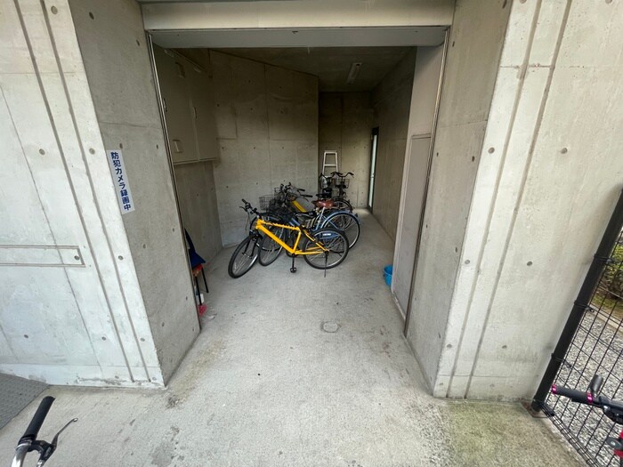 物件外観写真6　(駐輪場)