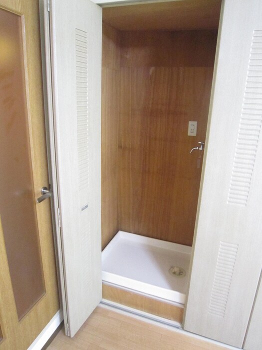 物件内観写真12　(洗濯機置場)