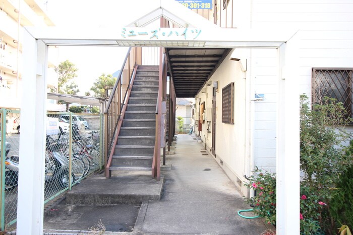 物件外観写真4　(エントランス部分)