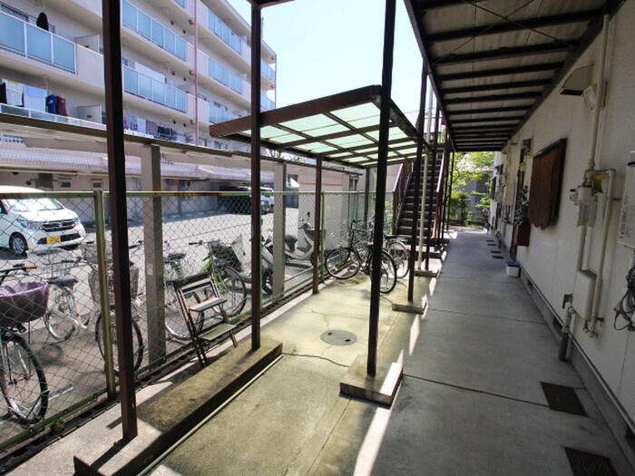 物件外観写真5　(駐輪場)