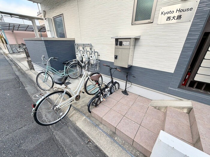 物件外観写真3　(駐輪場)