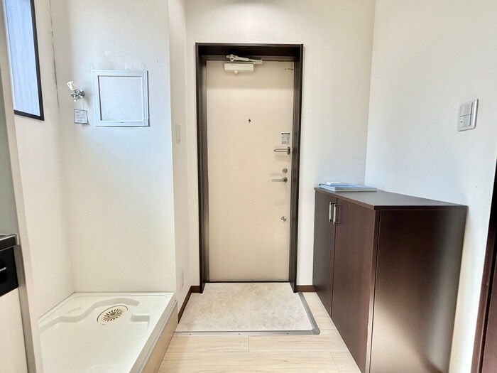 物件内観写真14　(玄関)