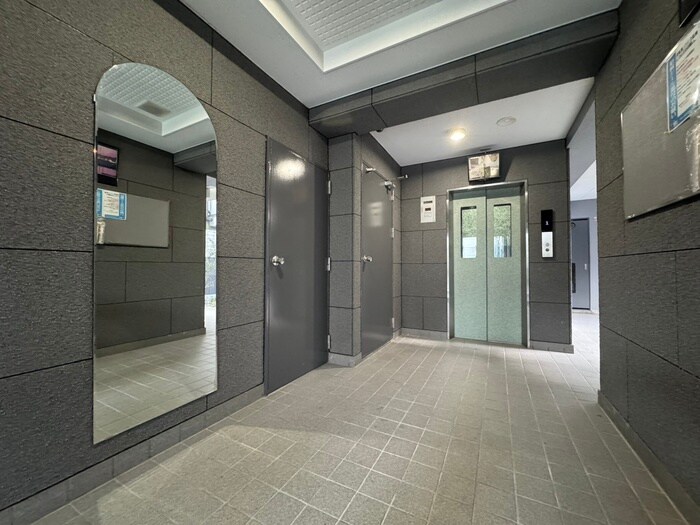 物件外観写真5　(エントランス部分)