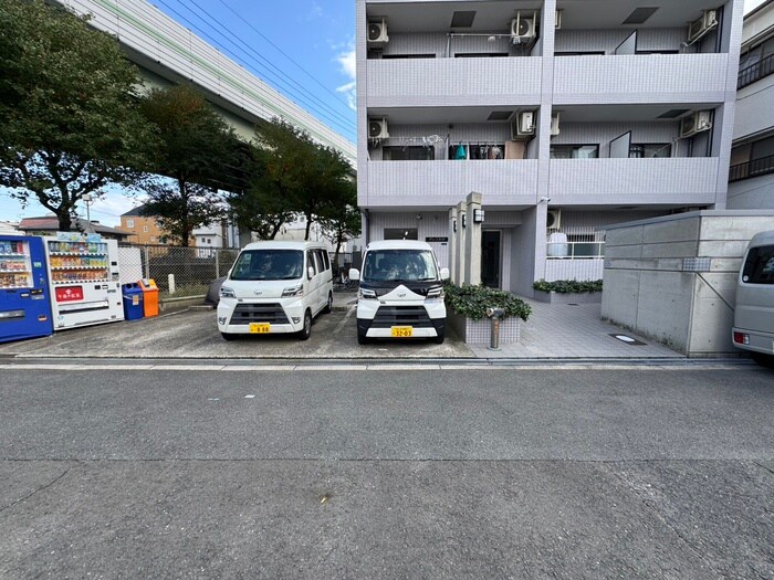 物件外観写真6　(駐車場)