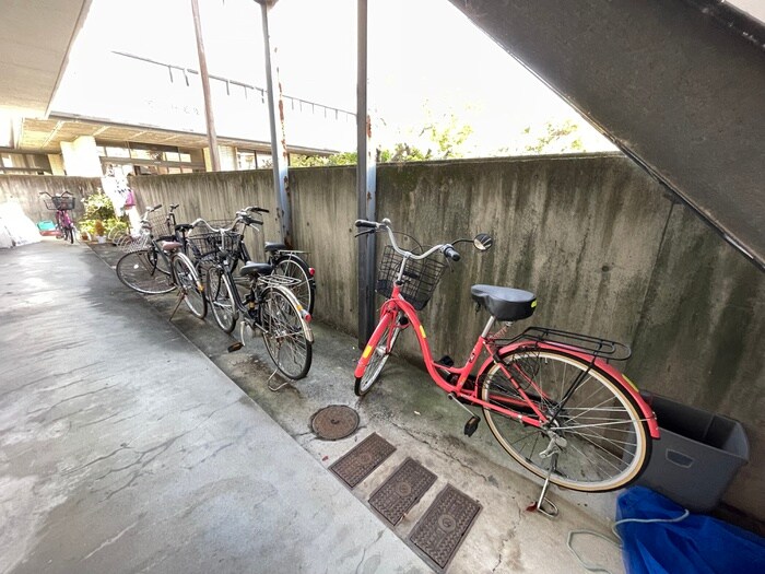 物件外観写真3　(駐輪場)