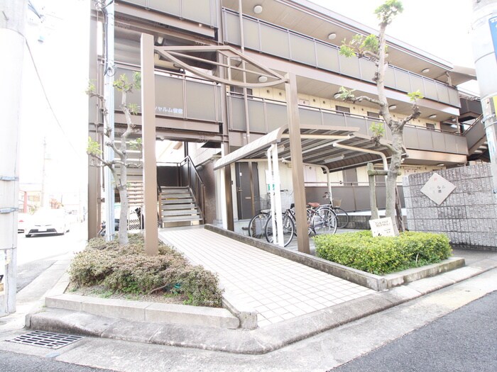 物件外観写真2　(エントランス部分)