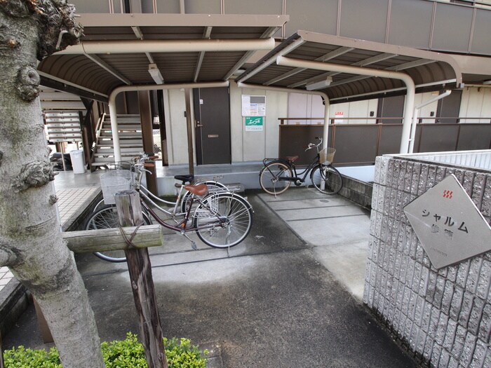 物件外観写真4　(駐輪場)