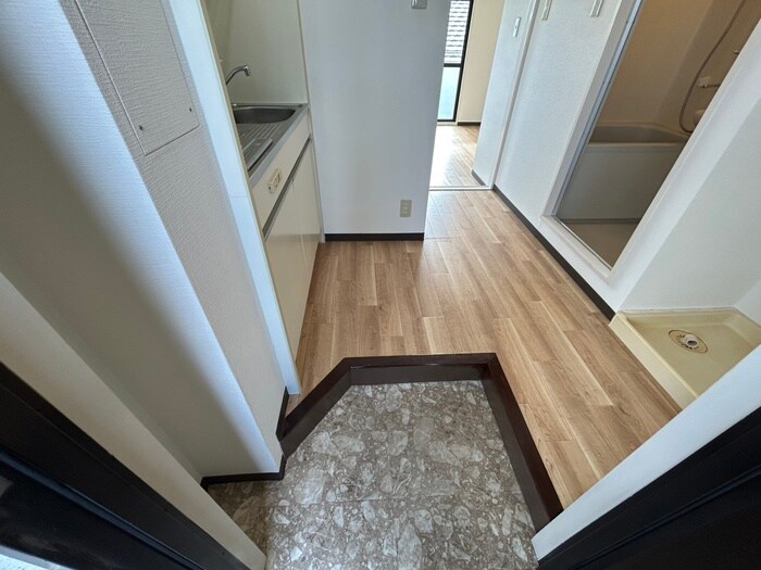 物件内観写真15　(玄関)