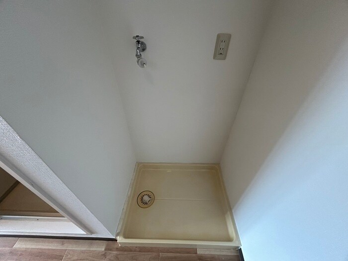 物件内観写真16　(洗濯機置場)