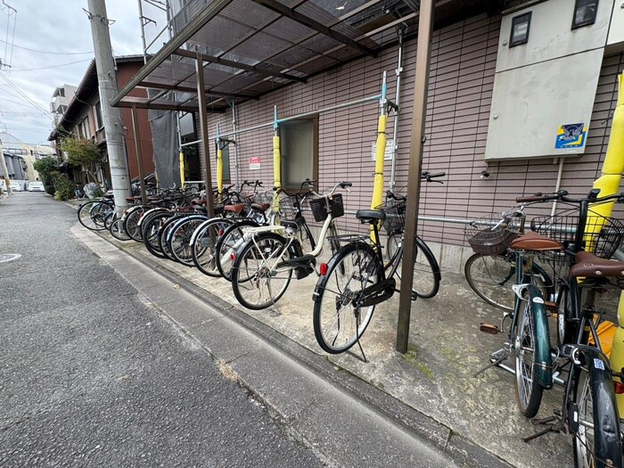 物件外観写真4　(駐輪場)