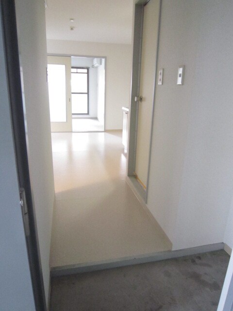 物件内観写真16　(玄関)