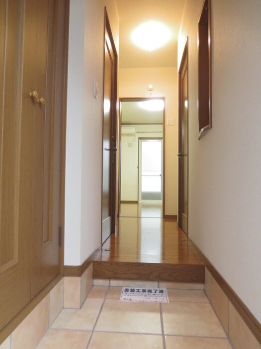 物件内観写真10　(玄関)