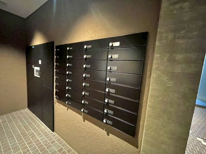 物件外観写真6　(エントランス部分)