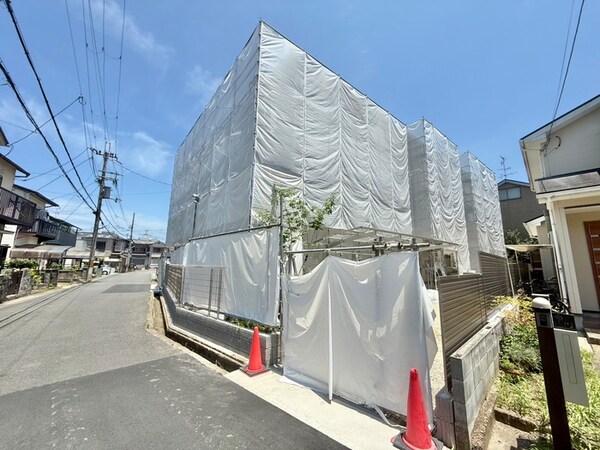 建築中