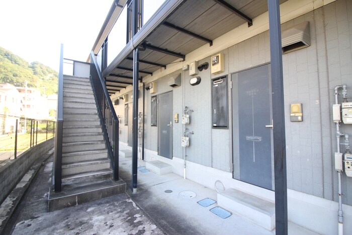 物件外観写真3　(エントランス部分)