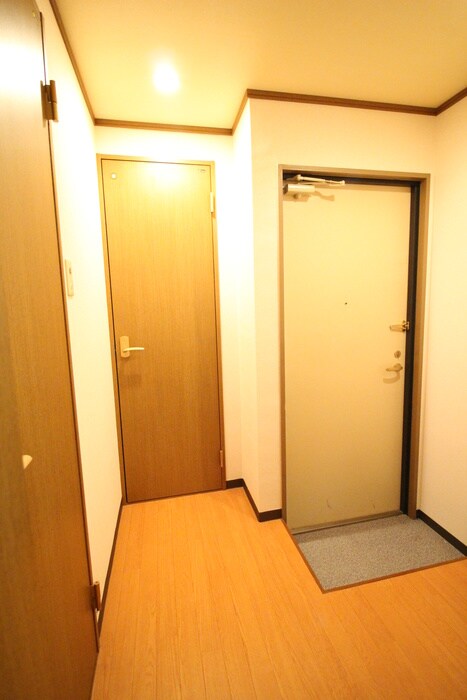 物件内観写真13　(玄関)