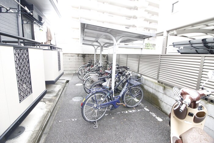 物件外観写真2　(駐輪場)