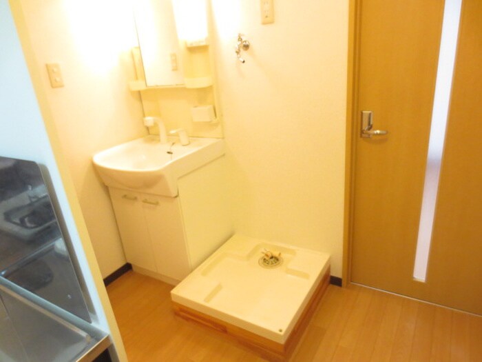 物件内観写真8　(洗濯機置場)