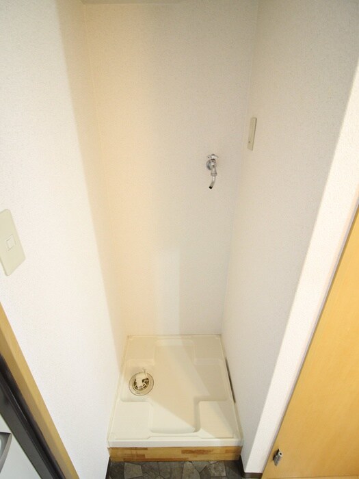 物件内観写真11　(洗濯機置場)