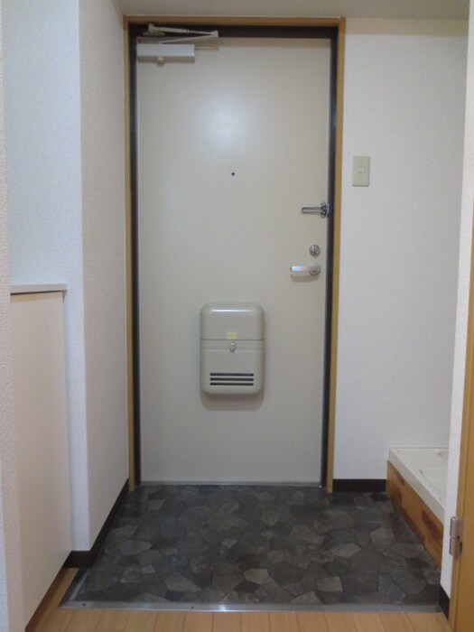 物件内観写真16　(玄関)