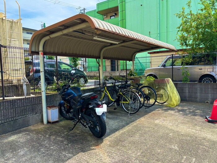 物件外観写真3　(駐輪場)
