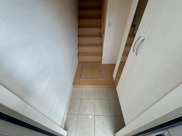 物件内観写真7　(玄関)