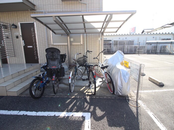 物件外観写真3　(駐輪場)