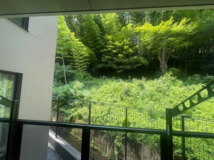 物件内観写真22　(室内からの展望)