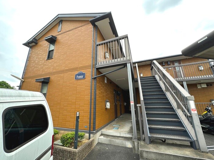 物件外観写真2　(エントランス部分)