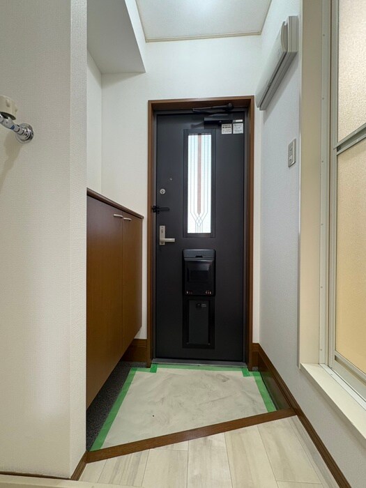 物件内観写真13　(玄関)