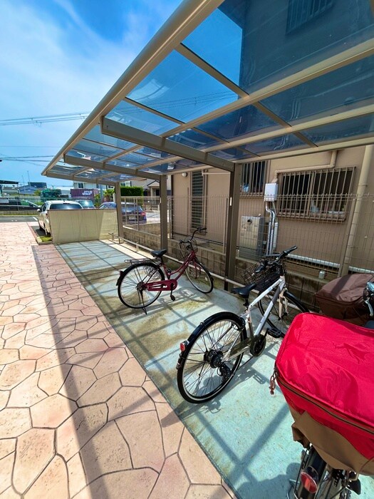 物件外観写真3　(駐輪場)