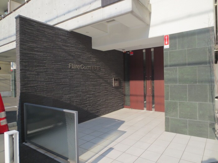 物件外観写真2　(エントランス部分)