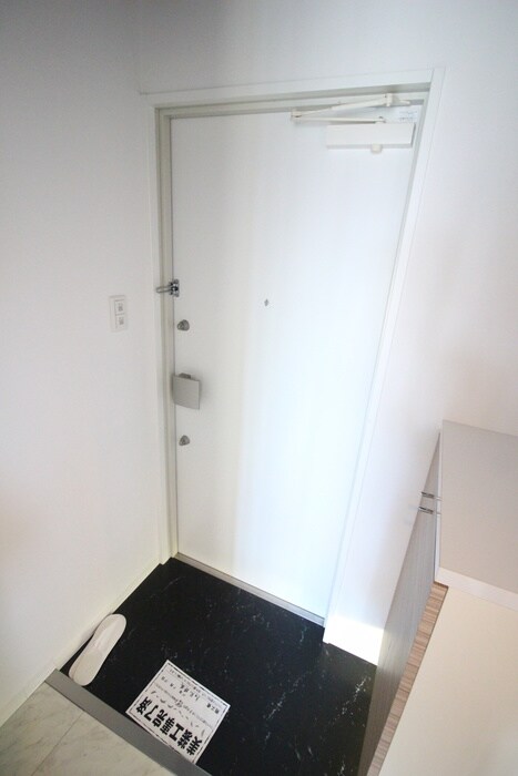 物件内観写真14　(玄関)