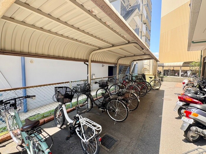 物件外観写真2　(駐輪場)