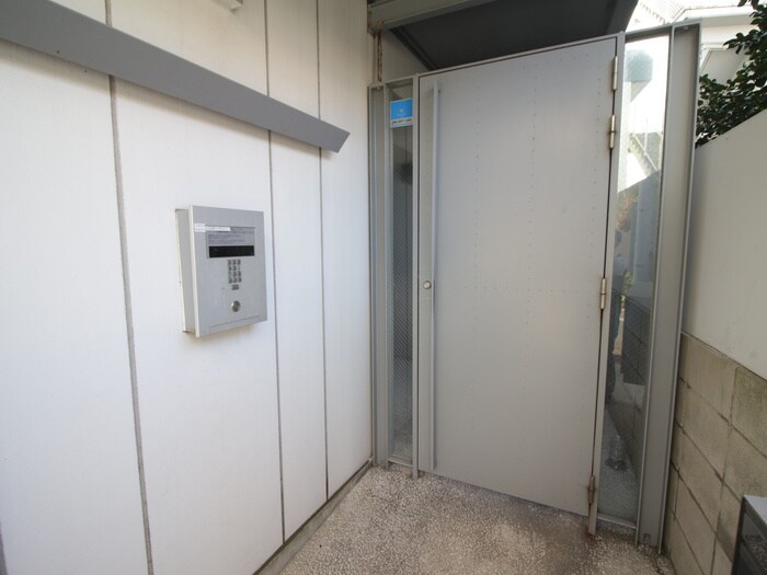 物件外観写真3　(エントランス部分)