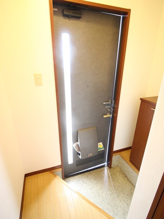 物件内観写真13　(玄関)