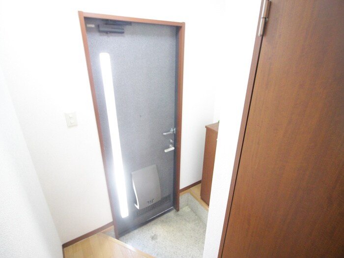 物件内観写真17　(玄関)