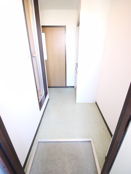 物件内観写真7　(玄関)